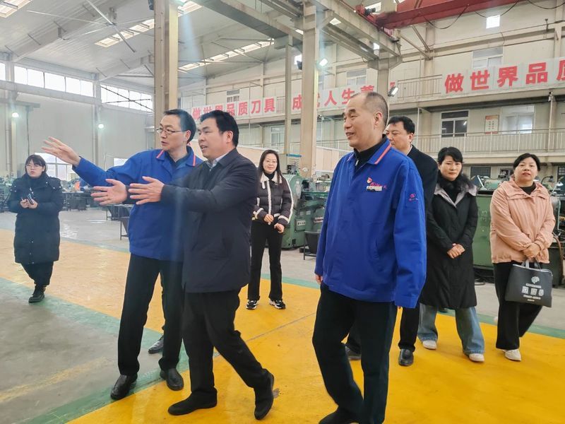 紅旗區(qū)委書(shū)記劉宏鋒蒞臨河一工考察指導(dǎo)